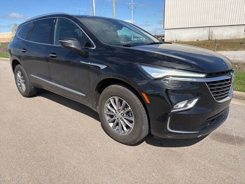Used 2023 Buick Enclave Essence image 2