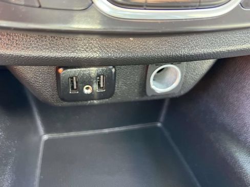 Used 2019 Chevrolet Traverse LT FWD image 33