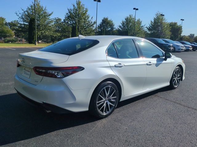 Used 2022 Toyota Camry XLE FWD image 4