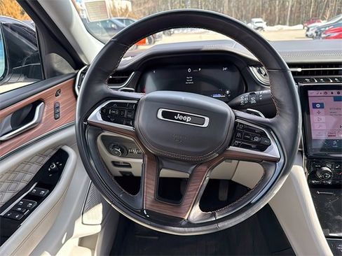 Used 2022 Jeep Grand Cherokee Summit w/ Luxury Tech Group V image 25