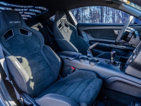 Used 2016 Ford Mustang Shelby GT350 w/ Track Package image 30