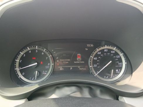 Used 2021 Toyota Highlander XLE FWD image 18