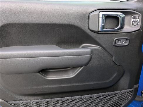 New 2025 Jeep Gladiator Sport image 16