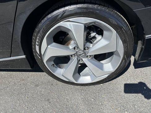 Used 2018 Honda Accord Touring image 7
