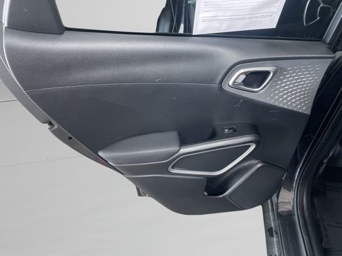 Used 2025 Kia Soul LX w/ LX Technology Package FWD image 9