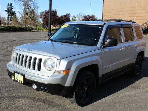 Used 2015 Jeep Patriot Sport w/ Power Value Group AWD/4WD image 2