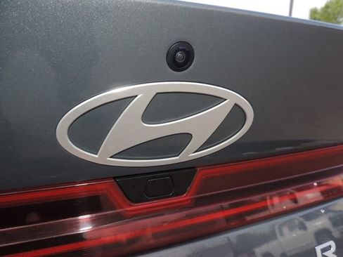 Used 2025 Hyundai Elantra Limited FWD image 21