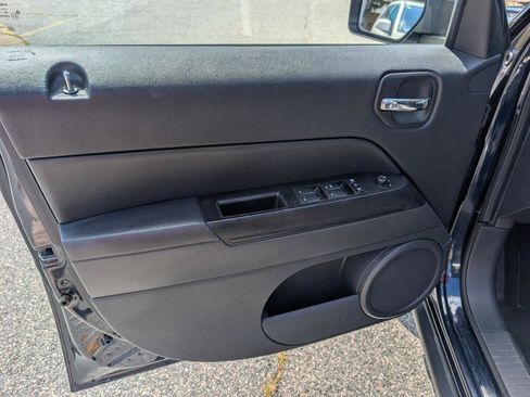 Used 2011 Jeep Patriot Latitude FWD image 13