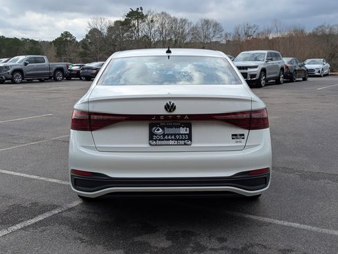 Used 2025 Volkswagen Jetta SE w/ Sunroof Package image 8