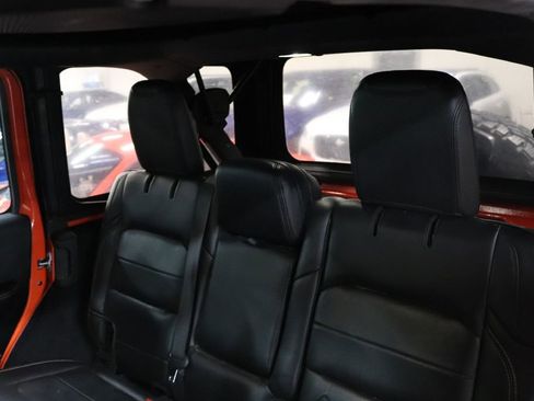 Used 2019 Jeep Wrangler Unlimited Sahara image 16