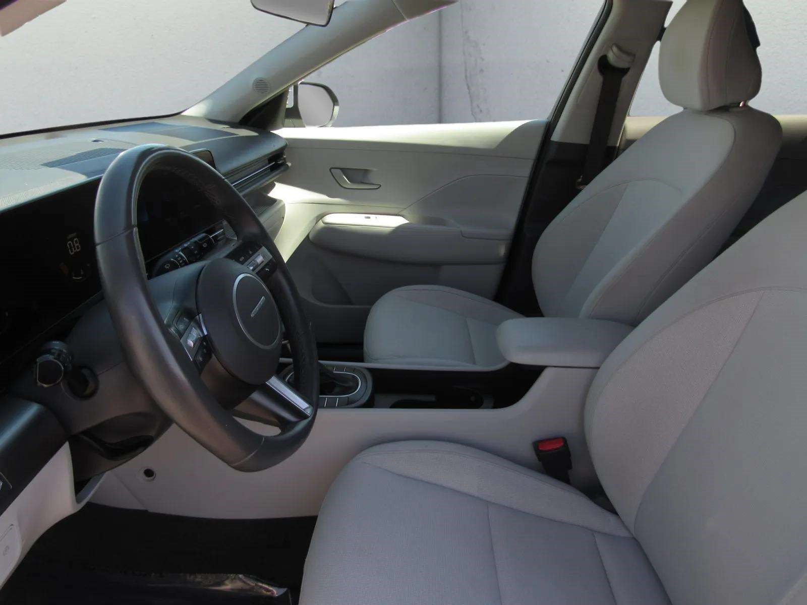 Used 2025 Hyundai Kona SEL AWD/4WD image 14