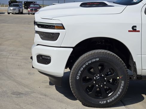 New 2026 RAM 2500 Laramie AWD/4WD image 6