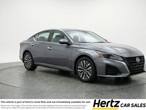 Used 2025 Nissan Altima 2.5 SV FWD image 1