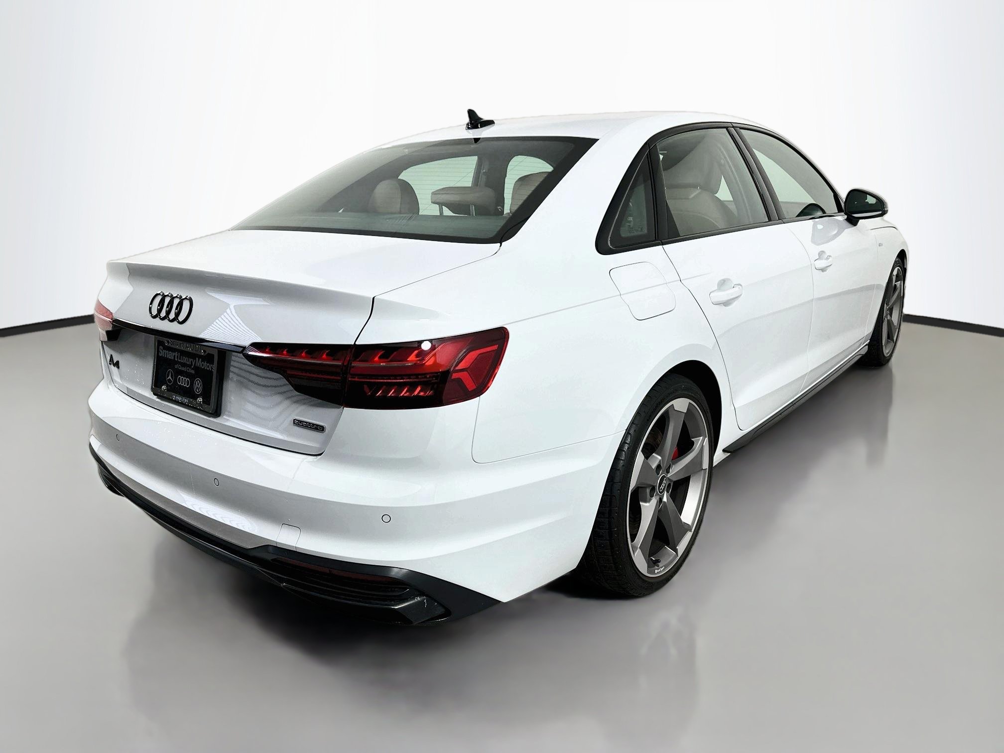 Used 2022 Audi A4 2.0T Premium Plus AWD/4WD image 7