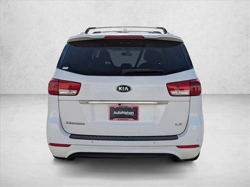 Used 2016 Kia Sedona LX w/ Option Group 020 FWD image 7