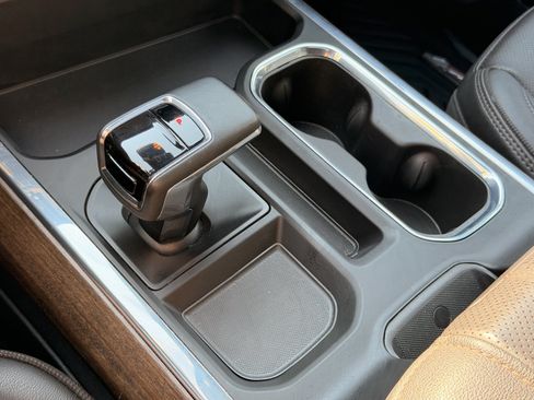 Used 2023 Chevrolet Silverado 1500 High Country w/ Technology Package AWD/4WD image 26