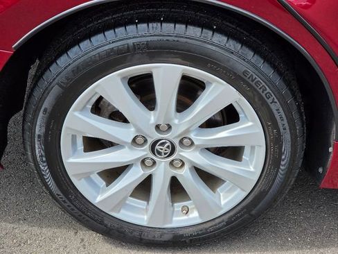 Used 2019 Toyota Camry LE image 12