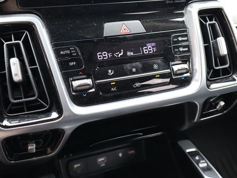 Used 2023 Kia Sorento SX FWD image 25