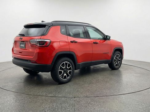 Used 2025 Jeep Compass Trailhawk AWD/4WD image 7