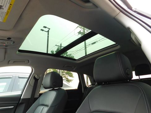 Used 2021 Audi e-tron Premium w/ Convenience Plus Package AWD/4WD image 22