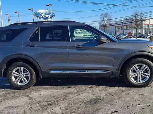 Certified 2023 Ford Explorer XLT image 9