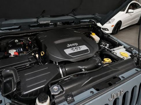 Used 2013 Jeep Wrangler Unlimited Rubicon AWD/4WD image 17