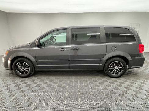 Used 2016 Dodge Grand Caravan SE FWD image 10
