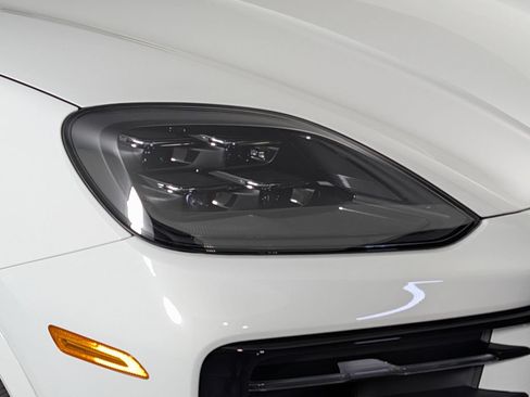 New 2026 Porsche Cayenne Coupe AWD/4WD image 15