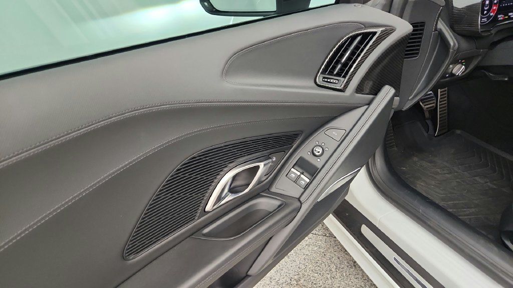 Used 2018 Audi R8 V10 RWD image 13