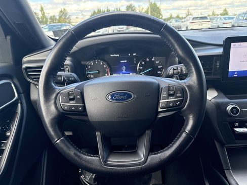 Used 2020 Ford Explorer XLT image 26