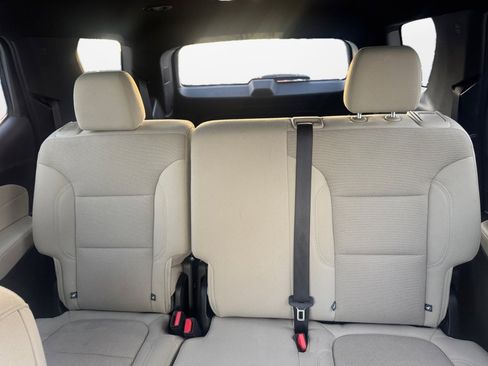 Used 2022 Chevrolet Traverse LS image 14