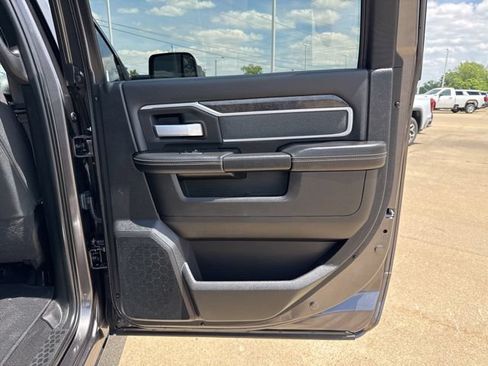 Used 2022 RAM 2500 Big Horn w/ Night Edition AWD/4WD image 24