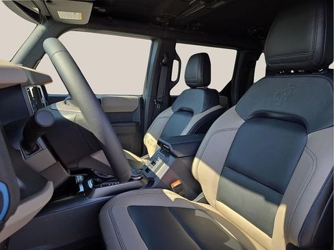 Used 2024 Ford Bronco Wildtrak image 13