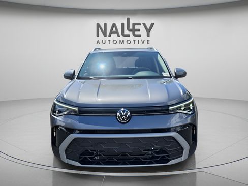 Certified 2025 Volkswagen Taos SE FWD image 8