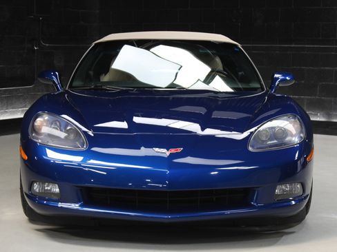 Used 2005 Chevrolet Corvette Convertible w/ Preferred Equipment Group RWD image 9