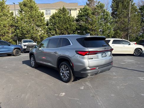 Used 2025 Buick Enclave Preferred image 5