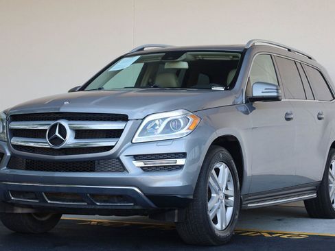 Used 2014 Mercedes-Benz GL 450 4MATIC image 3