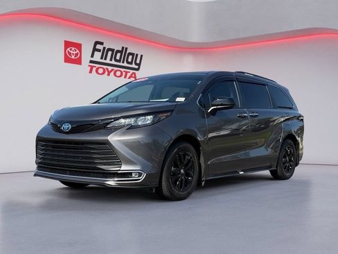 Used 2024 Toyota Sienna XLE FWD image 1