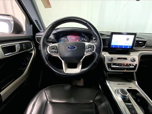 Used 2021 Ford Explorer XLT w/ Equipment Group 202A RWD image 14