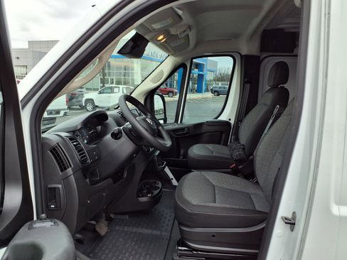 Used 2024 RAM ProMaster 2500 w/ Convenience Group image 20
