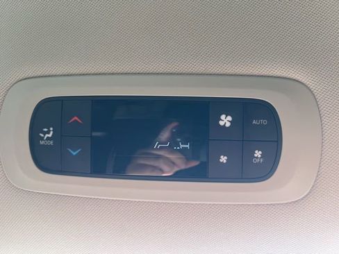 Used 2024 Chrysler Pacifica Touring-L FWD image 27