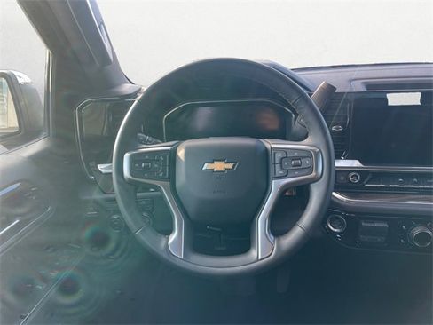 Used 2025 Chevrolet Silverado 1500 LT image 12