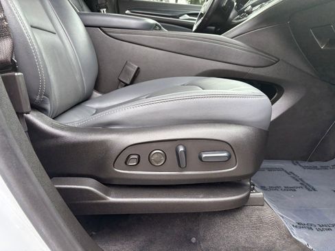 Used 2024 Buick Enclave Premium image 21