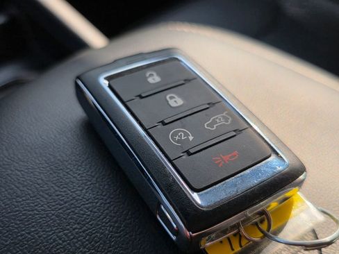 Used 2024 Jeep Grand Cherokee Limited w/ Black Appearance Package image 28