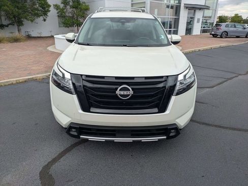 Used 2023 Nissan Pathfinder SL w/ Lighting Package (N92) AWD/4WD image 10