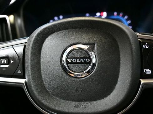 Used 2024 Volvo XC60 B5 Core AWD/4WD image 40