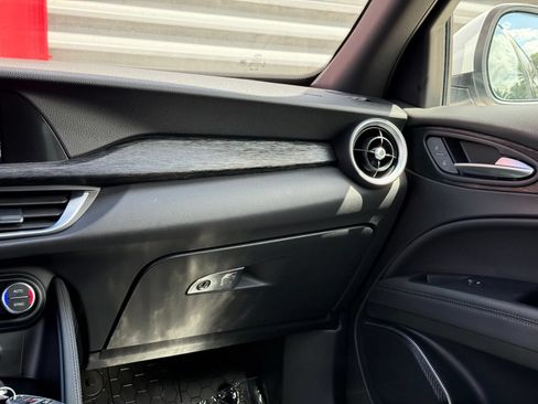 Used 2023 Alfa Romeo Stelvio Sprint RWD image 17