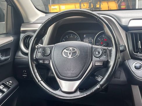 Used 2018 Toyota RAV4 XLE AWD/4WD image 19
