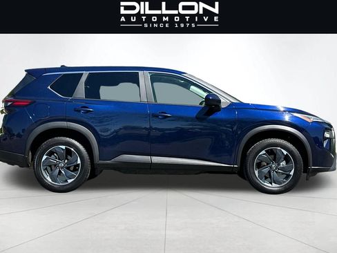 Used 2024 Nissan Rogue SV AWD/4WD image 3