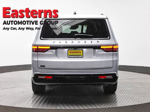 Used 2024 Jeep Wagoneer L Series II RWD image 6